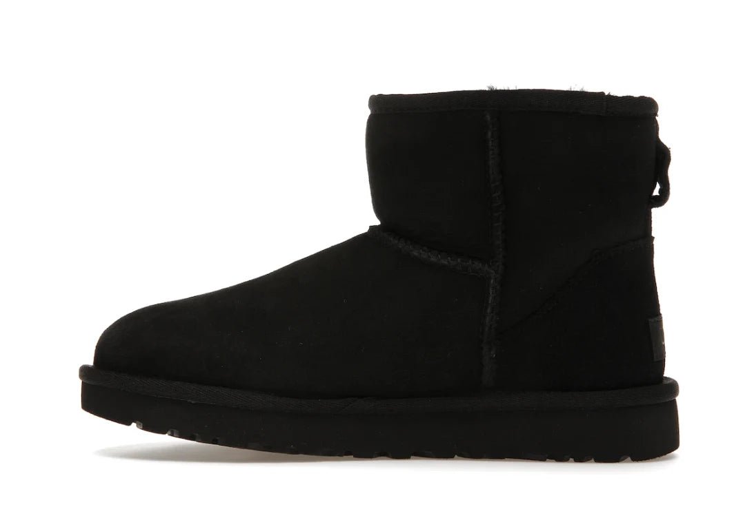 UGG Classic Mini II Boot Black (W) - PLUGSNEAKRS